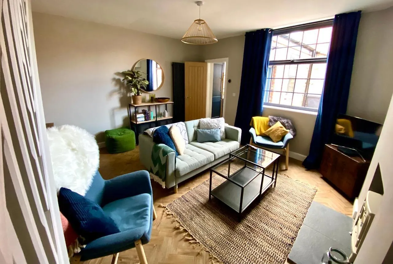 The Hideaway - York Villa
